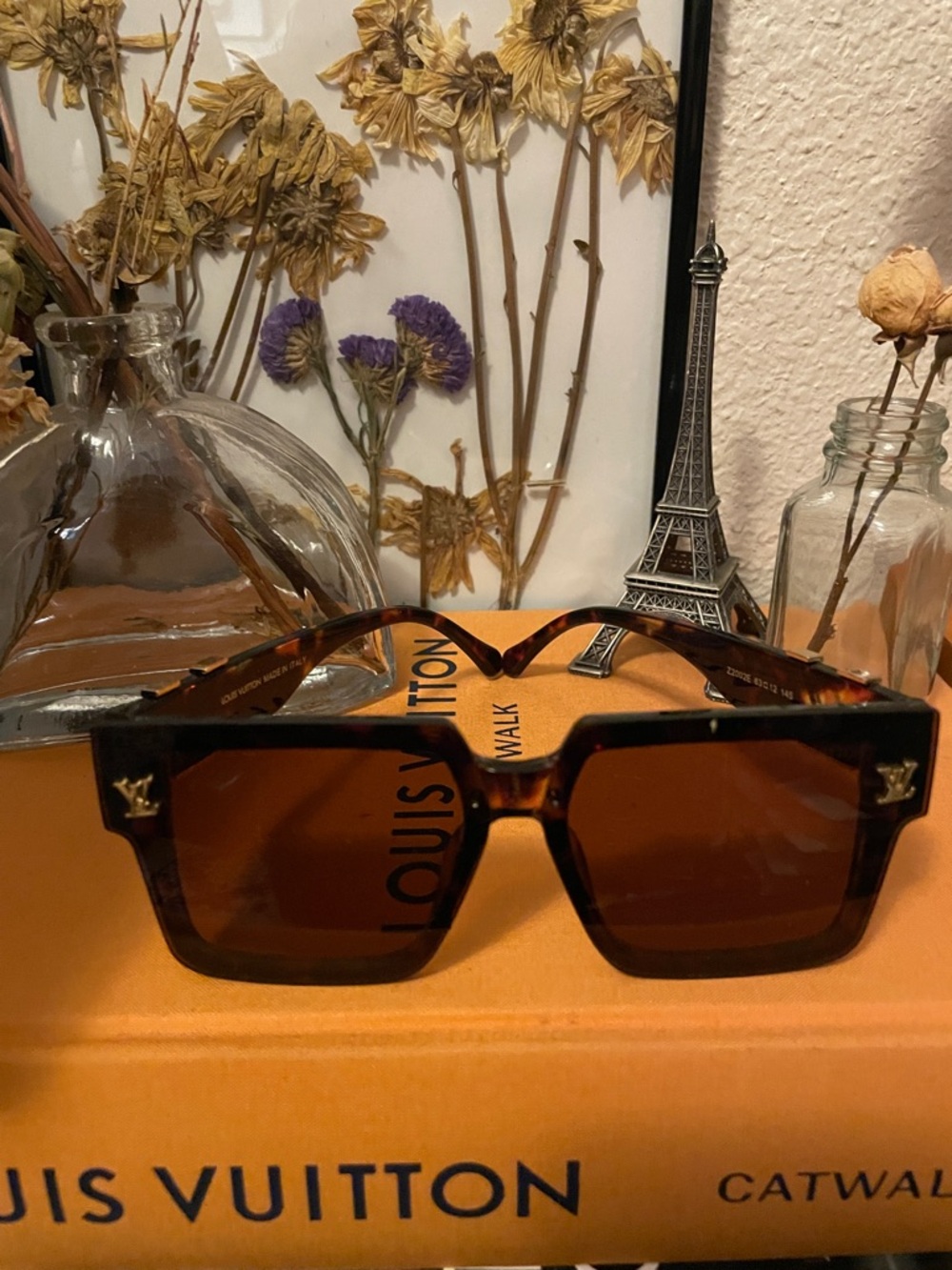 Fashion Women's Tortoiseshell Brown Square Sunglasses. Closet clearout.